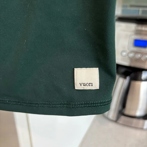 Vuori Daily Crop tank top - Picture 2 of 5